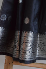 Load image into Gallery viewer, Black Kora Organza Buti Benarasi Saree
