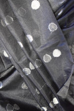 Load image into Gallery viewer, Black Kora Organza Buti Benarasi Saree
