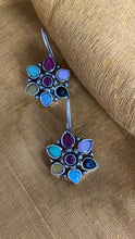 Load image into Gallery viewer, Stone Flower Earrings

