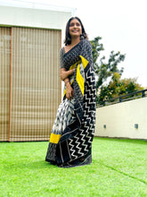 Load image into Gallery viewer, White Bagru Printed Mul Cotton Saree
