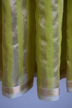 Load image into Gallery viewer, Lime Green Maheshwari Silk Cotton Saree
