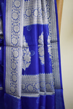 Load image into Gallery viewer, Royal Blue Kora Organza Buti Benarasi Saree
