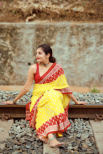 Load image into Gallery viewer, Yellow Bagru Printed Mul Cotton Saree
