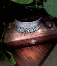 Load image into Gallery viewer, Oxidised Chocker

