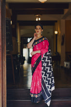 Load image into Gallery viewer, Candy Pink Bagru Printed Mul Cotton Saree
